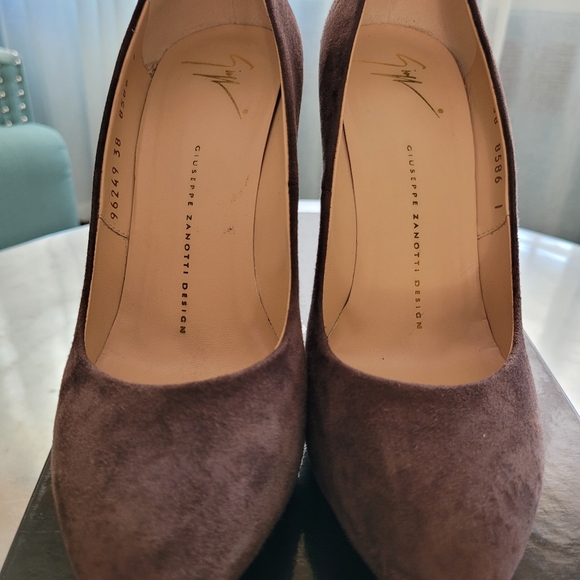 Giuseppe Zanotti Design - Picture 5 of 8